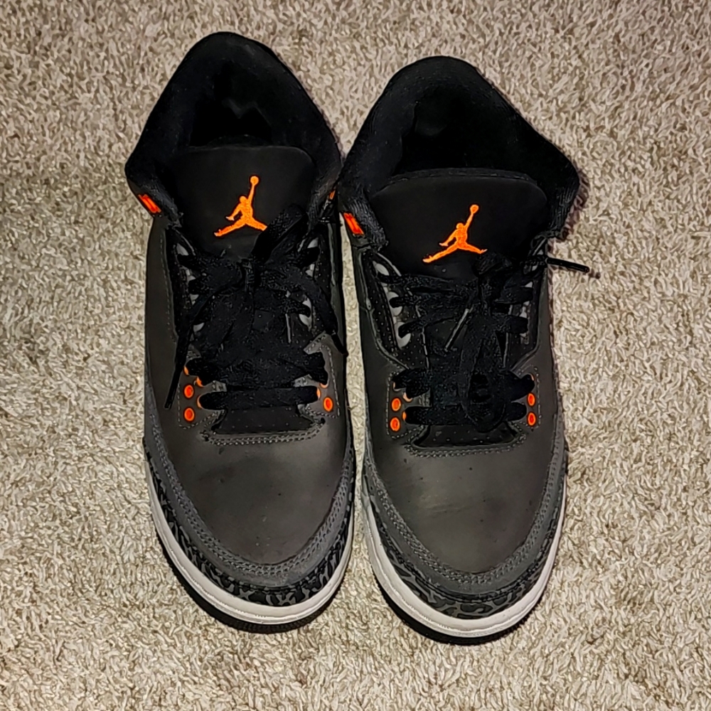 Boys Jordan 3 Retro fear size 7